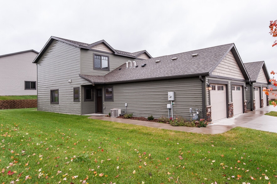 Building Photo - Portage Townhomes