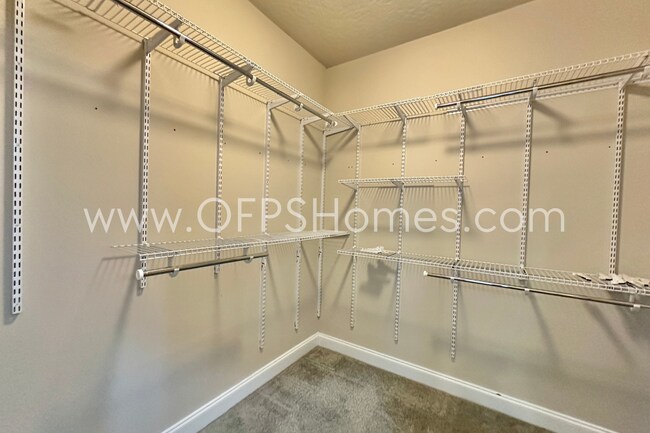 Building Photo - South Crestview 4/3 Available NOW!
