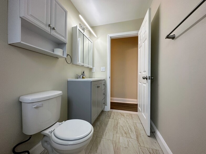 Bathroom - 1824 N Payson St