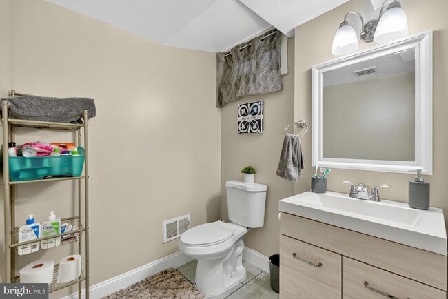 Building Photo - 9824 Old Fort Rd