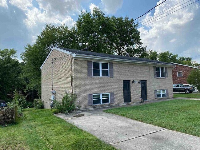 Primary Photo - 3397 Apple Tree Ln