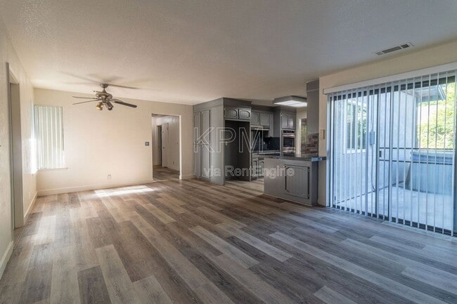 Building Photo - 2828 Smoke Tree Cir