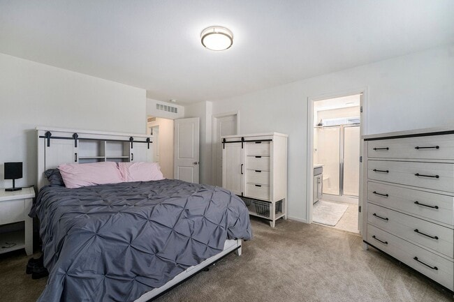 Building Photo - Modern Paired Home in the highly sought after Baseline neighborhood of Broomfield, CO! This beaut...