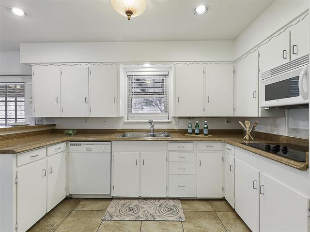 Building Photo - 7022 Kingsbury Dr