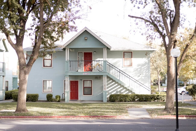Established Landscape - Arlington Farm Apartments