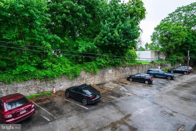 Building Photo - 2248 Bryn Mawr Ave
