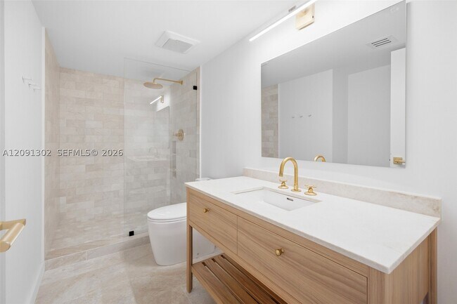 Building Photo - 2575 S Bayshore Dr