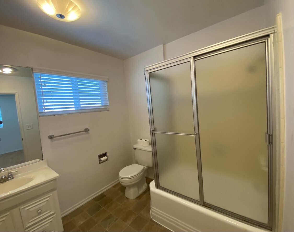 large bathroom - 155 Rochester St
