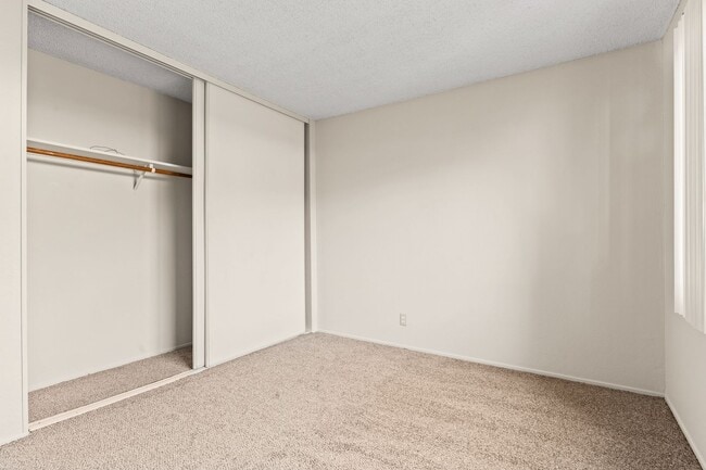 Building Photo - Utilities Included! Large 2-Bedroom in Hayward with On-Site Laundry & Parking