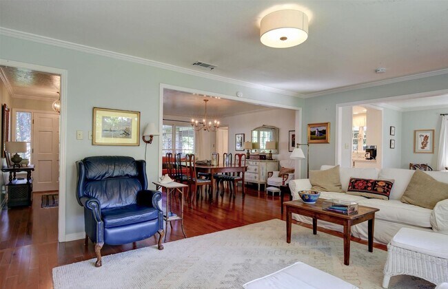 Building Photo - 453 Ivy Cir