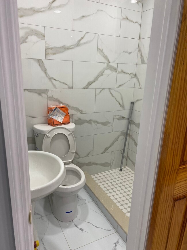 Building Photo - 111-16-16 62nd Dr