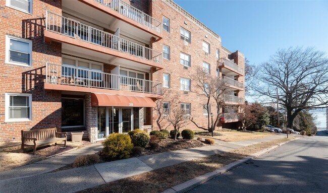 Building Photo - 38 4th Ave