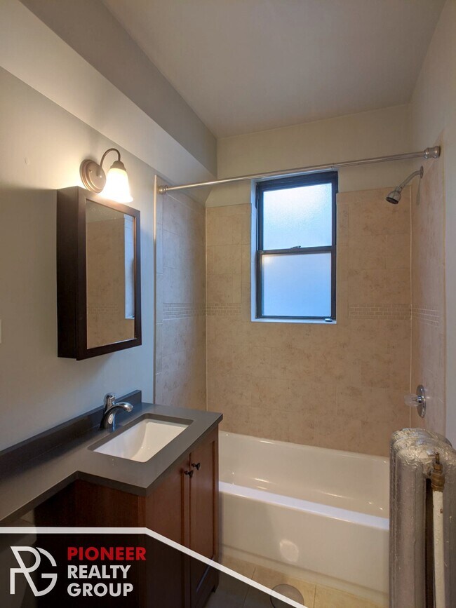 Building Photo - 1154 N Dearborn St