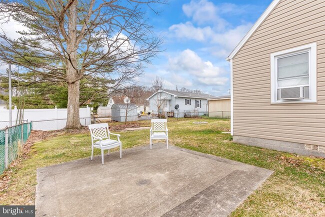 Building Photo - 929 Kinwat Ave