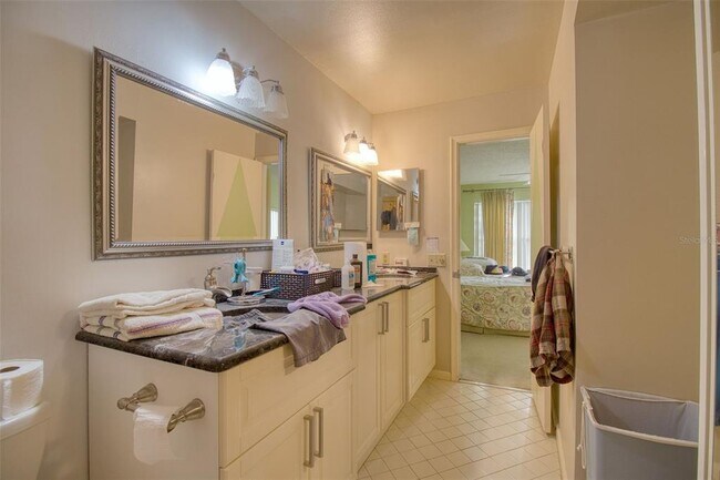 Building Photo - 6059 Bahia Del Mar Blvd S