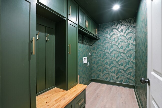 Building Photo - 10411 Londonderry Dr