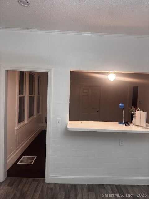 Building Photo - 42 Bassett St