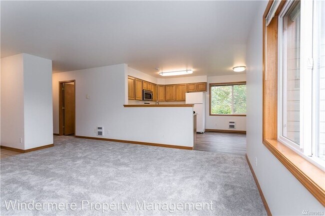 Building Photo - 2 br, 2 bath House - 647 W. Horton #235