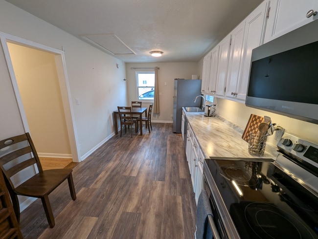 Building Photo - 5-25 Woodrow Ave