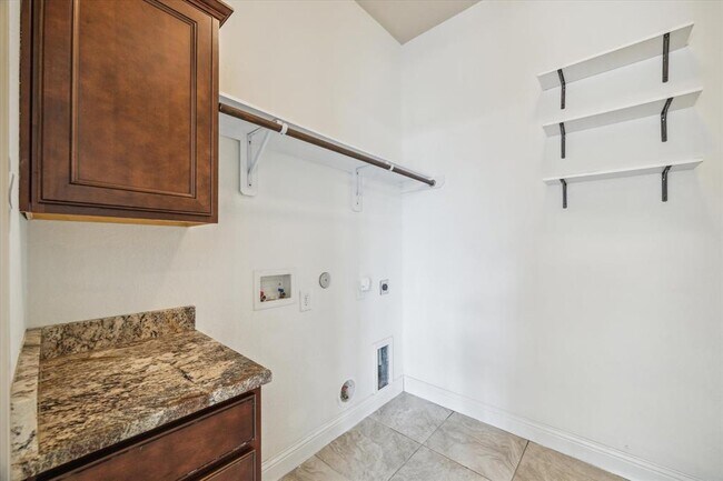 Building Photo - 27 Tioga Pl