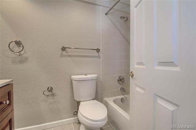 Building Photo - 5062 E Cherry Creek S Dr