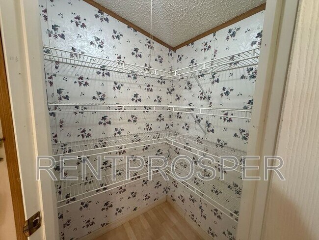 Building Photo - 18240 Lynbrook Rd