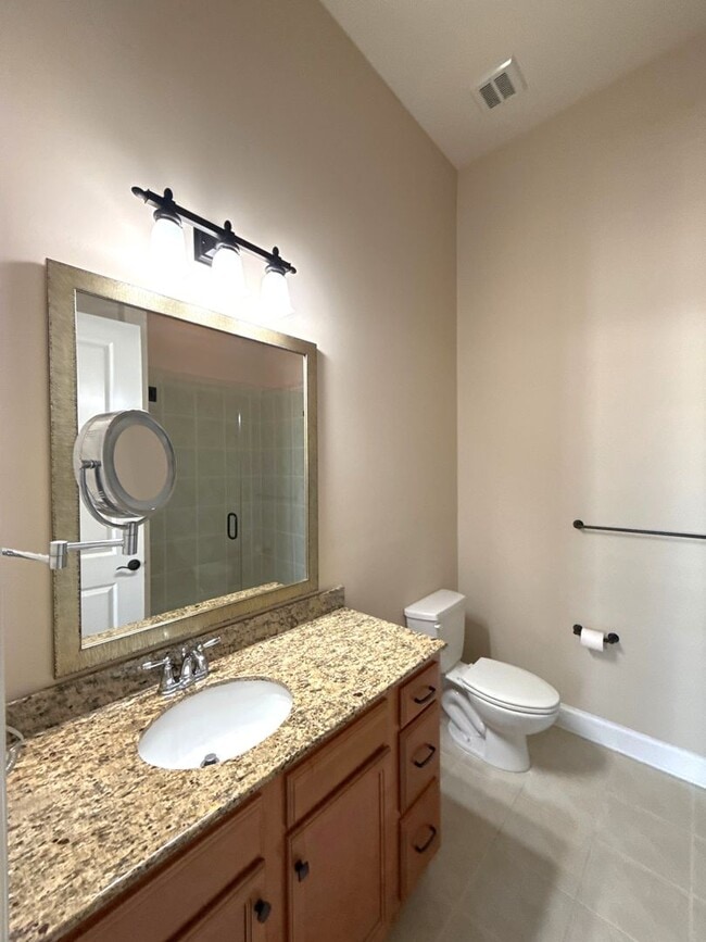 Building Photo - Lovely Condo in Tranquil Court