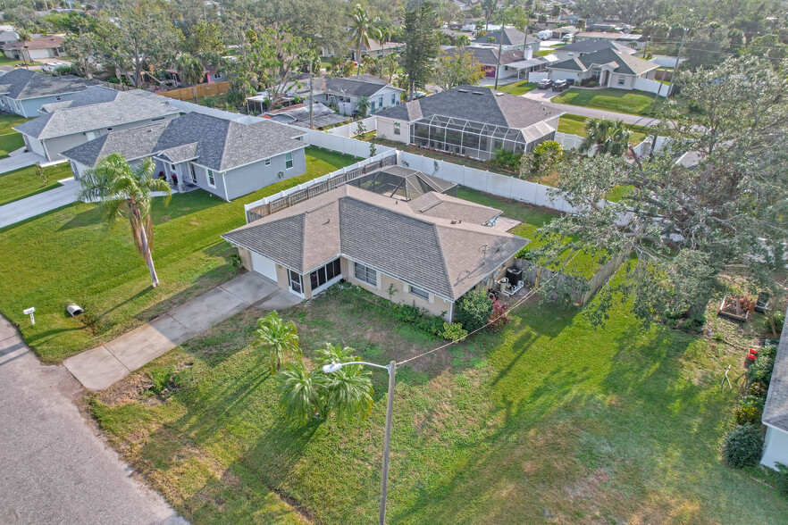 Building Photo - 561 Cabana Rd