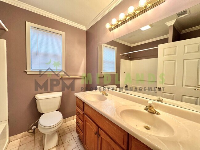 Building Photo - 3425 Manor Ave