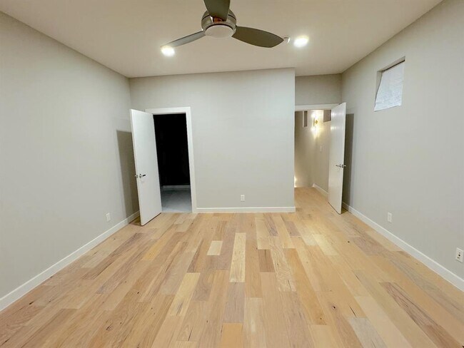 Building Photo - 1209 Kinney Ave