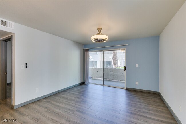 Building Photo - 3168 Tarpon Dr