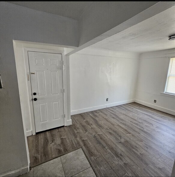 Livingroom - 138 S 10th St