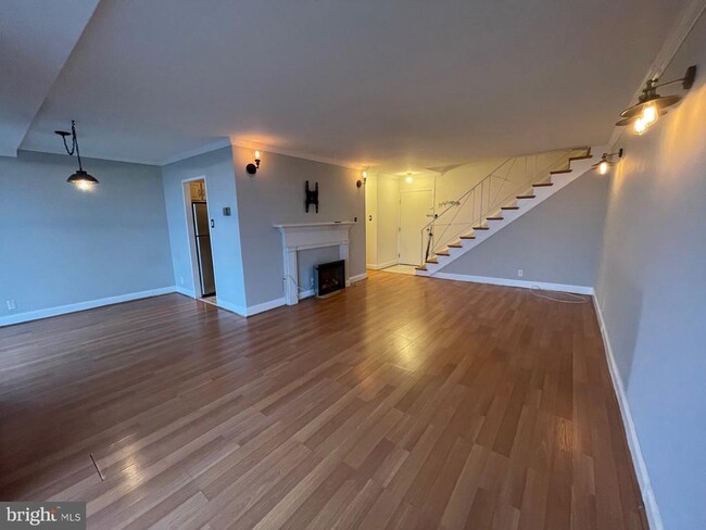 Building Photo - 301 N Beauregard St