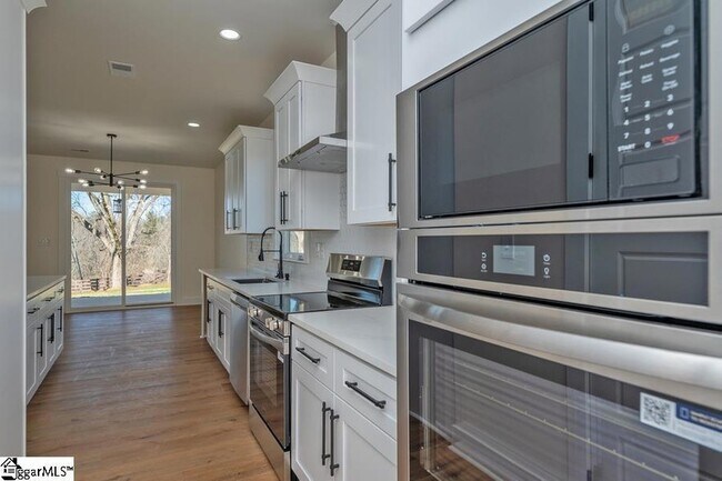 Building Photo - 105 Horseshoe Bend Rd