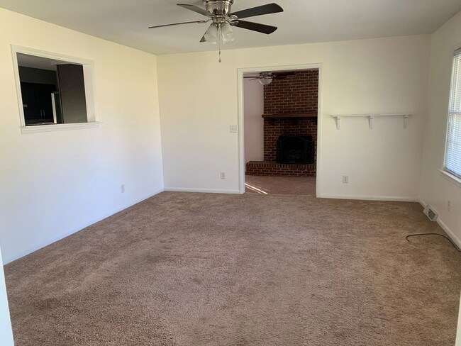 Building Photo - 23 Edith Dr