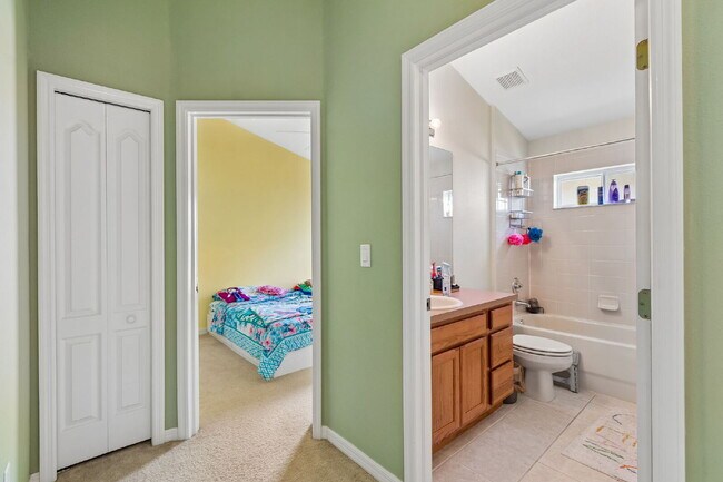 Building Photo - Great opportunity to rent in the gated community of Parkmonte in Meadow Pointe!