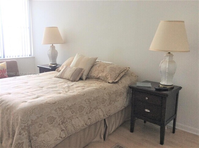 Building Photo - 16300 Golf Club Rd