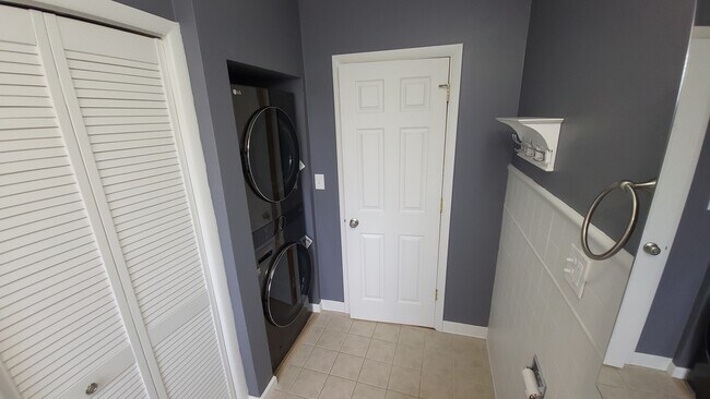 Building Photo - 424 11th St