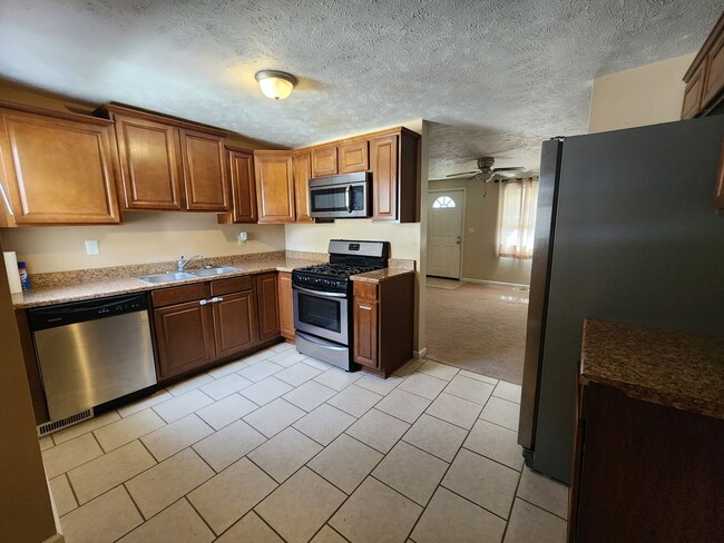 Primary Photo - Clean, 3 Bedroom Home Available Today!