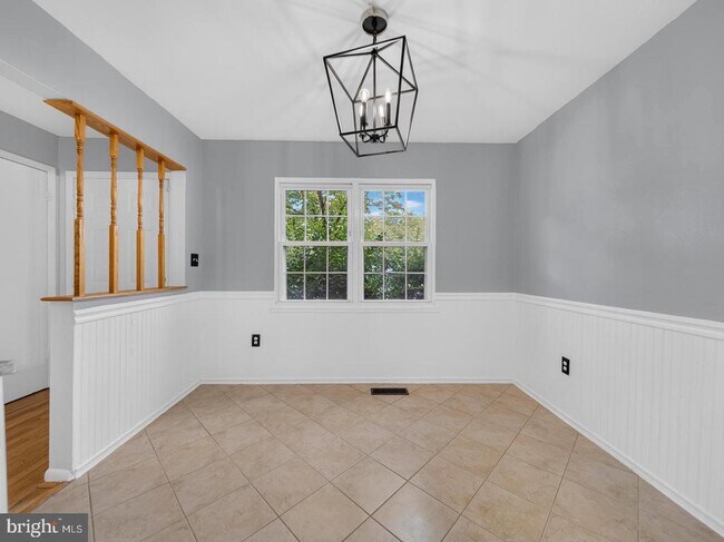 Building Photo - 15057 Cherrydale Dr