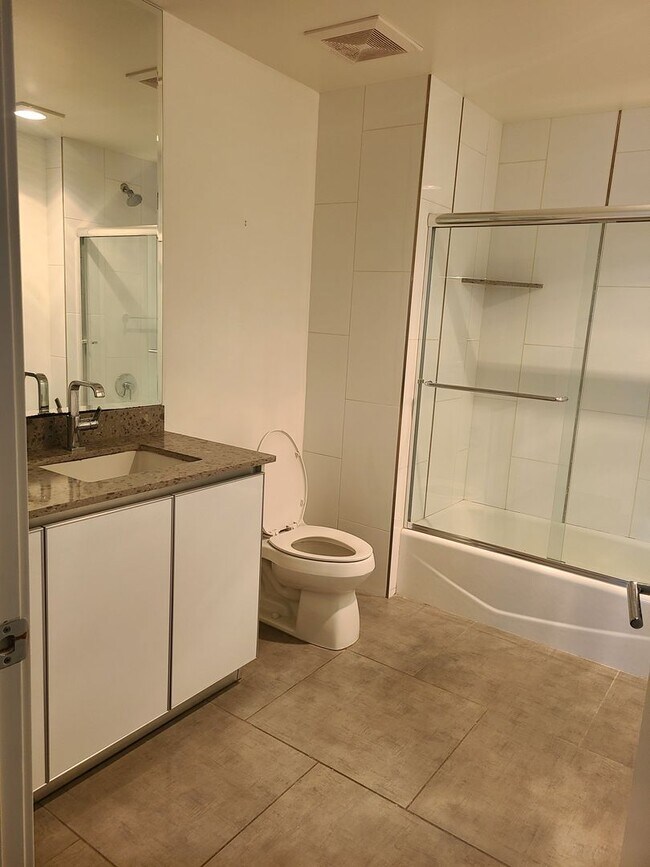 Building Photo - Title Live in the heart of West LA’s most iconic dining destination—Sawtelle