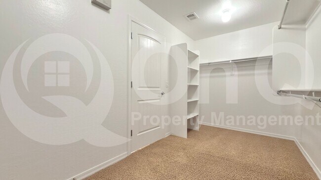 Building Photo - 730 N Robins Way