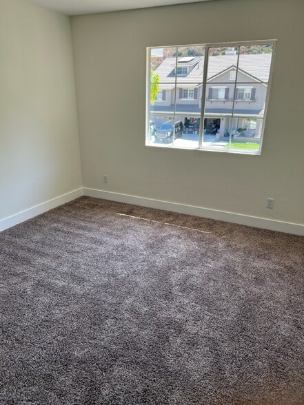 Building Photo - 8550 Rolling Hills Dr