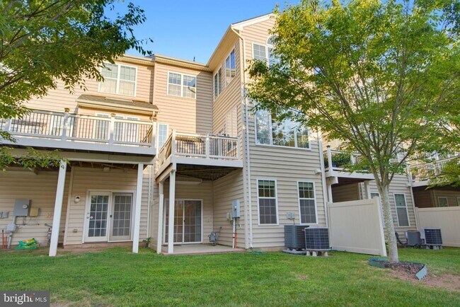 Building Photo - 43248 Mitcham Square