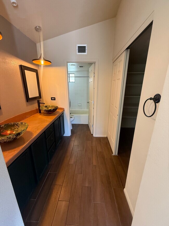 Building Photo - 200 E Belcourte Pl