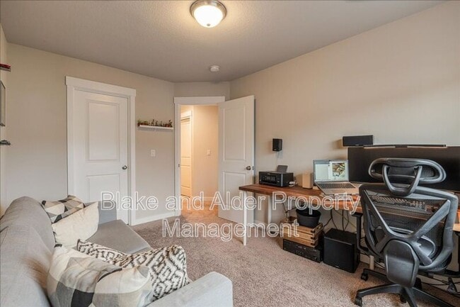 Building Photo - 16349 SE Sunshower Pl