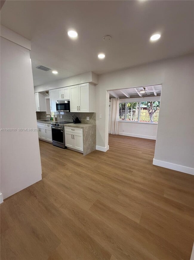 Building Photo - 1215 SW 15th St