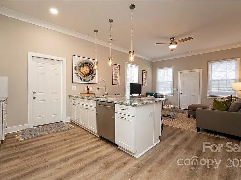 Building Photo - 301 S Cloudman St