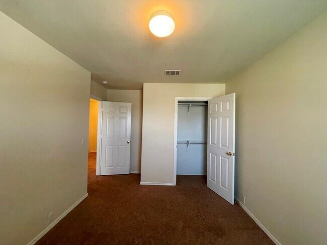 Building Photo - 251 Utterback