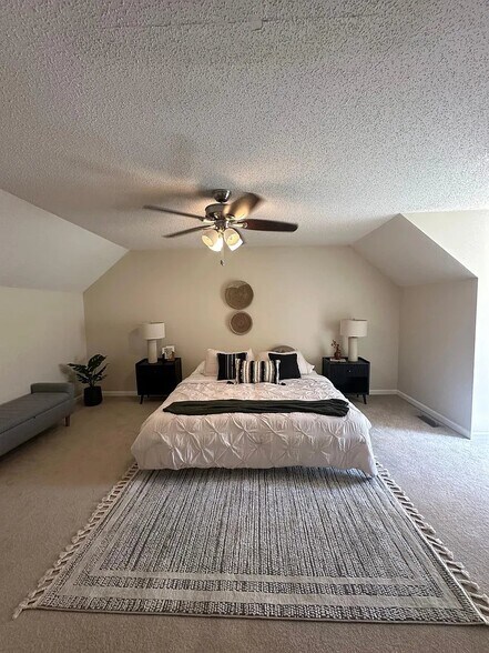 Building Photo - 2503 E Lakeview Dr